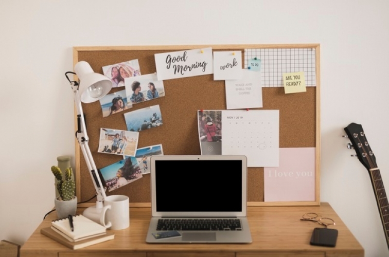 home-office-desk-design-mock-up_23-2148304899