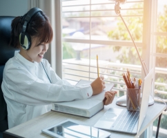 student-learning-online-study-concept-beautiful-asian-girl-listening-with-headphones-laptop_4236-1249